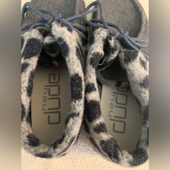 Hey Dude BRITT Slip On Fur Lined Wool Charcoal Grey Cheetah Women’s Size 7 EUC - Picture 4 of 6